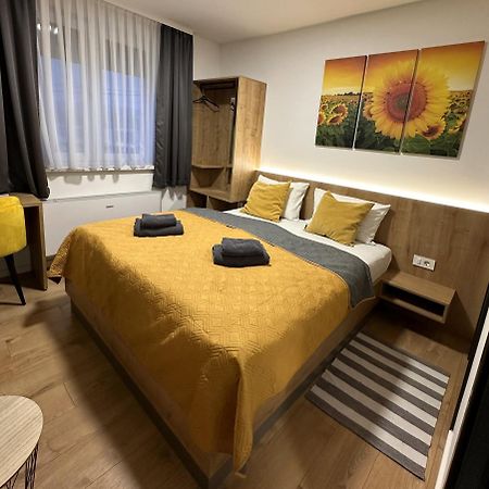Roomsb Slavonski Brod Esterno foto